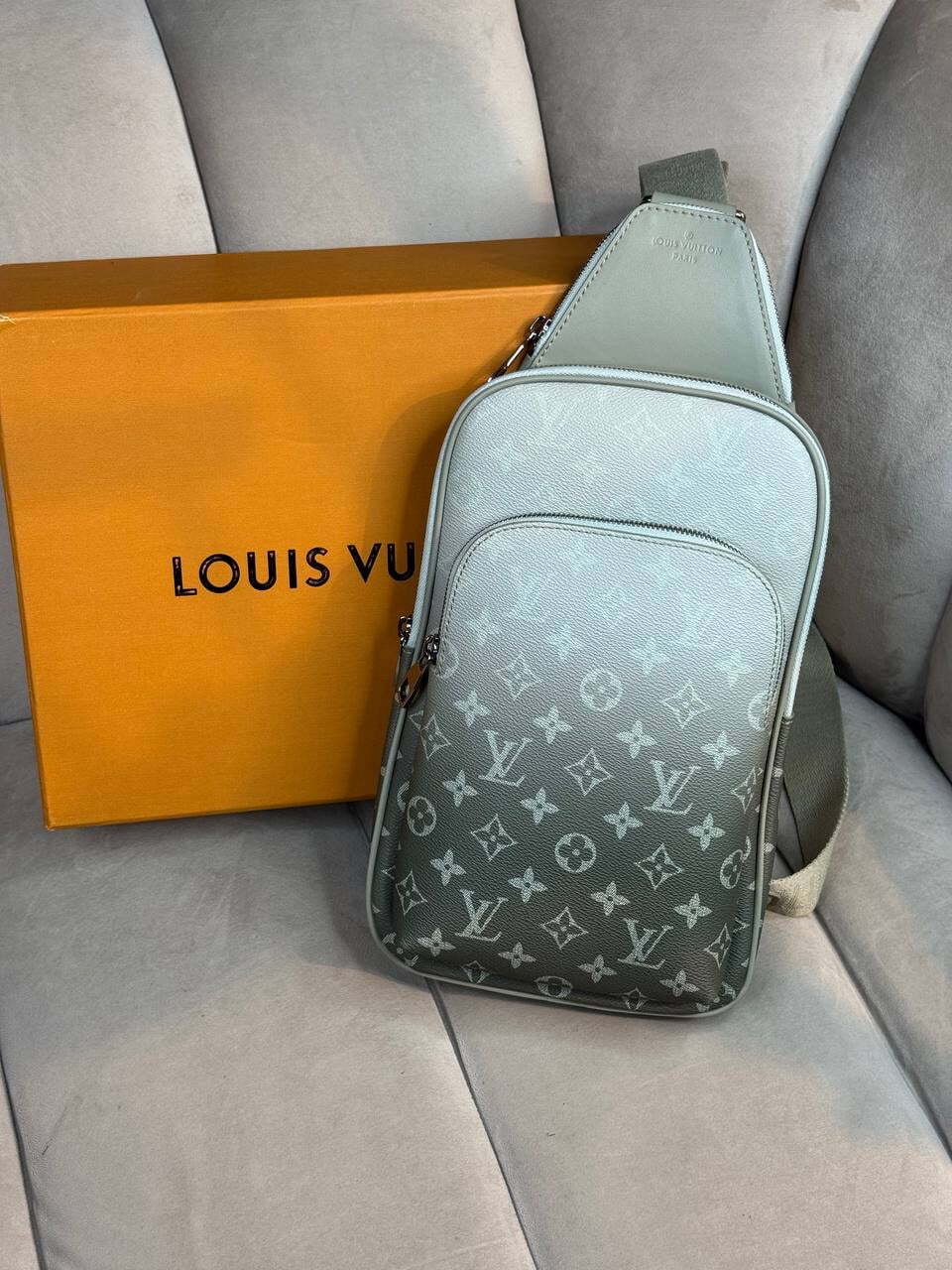 Сумка Louis Vuitton Avenue — фото 1