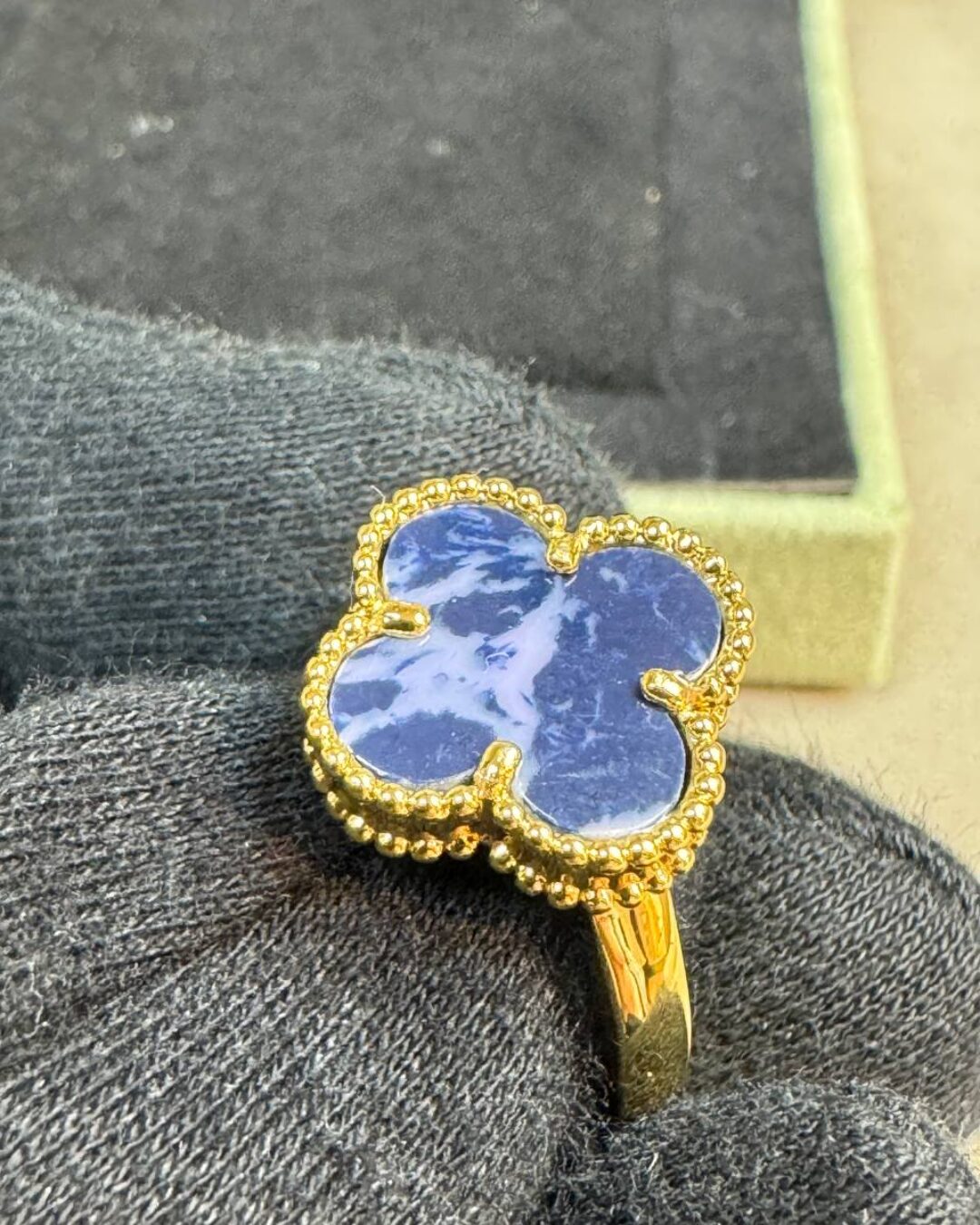 Кольцо Van Cleef & Arpels Vintage Alhambra (Gold/Blue) — изображение 3