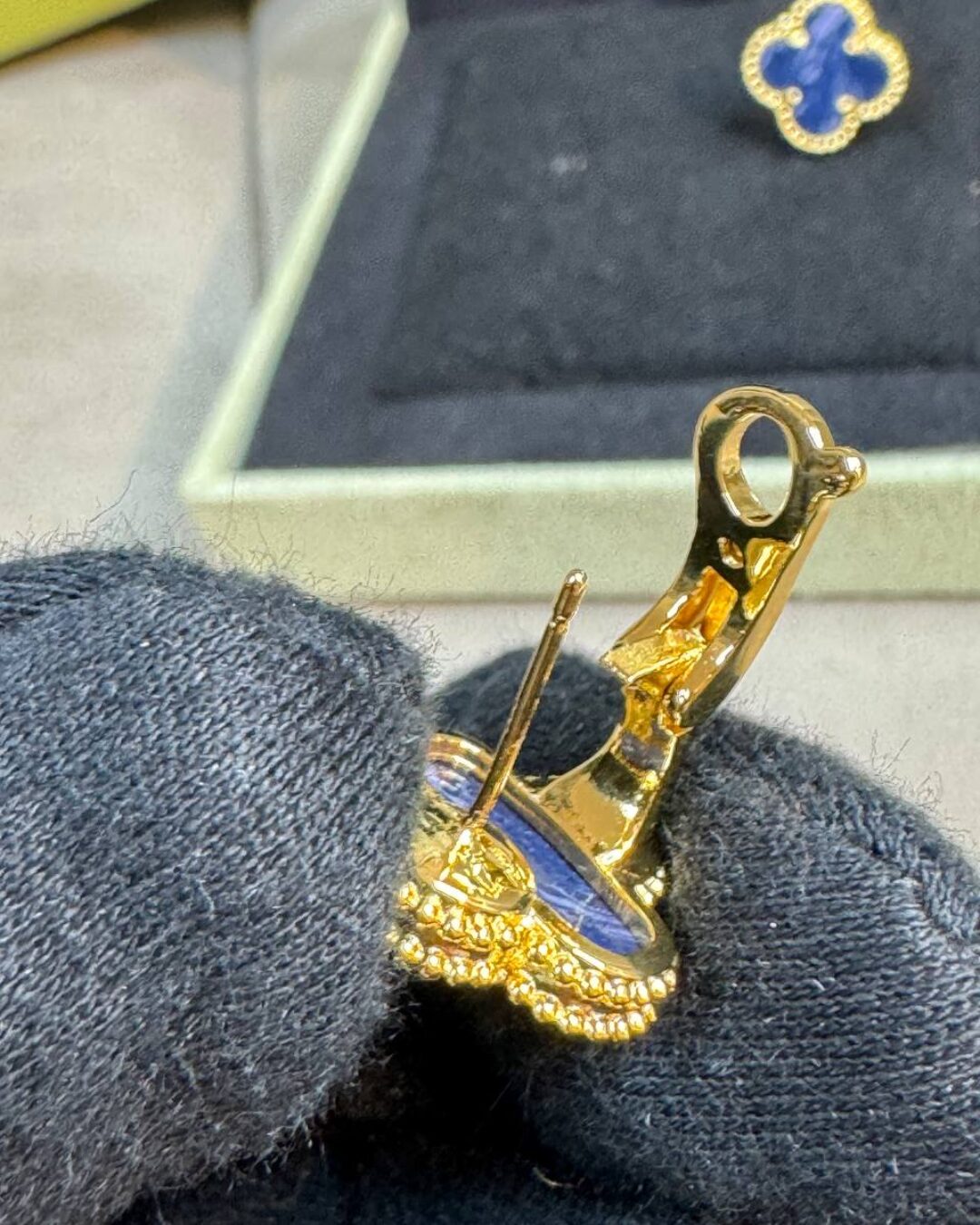 Серьги Van Cleef & Arpels Vintage Alhambra (Gold/Blue) — изображение 6