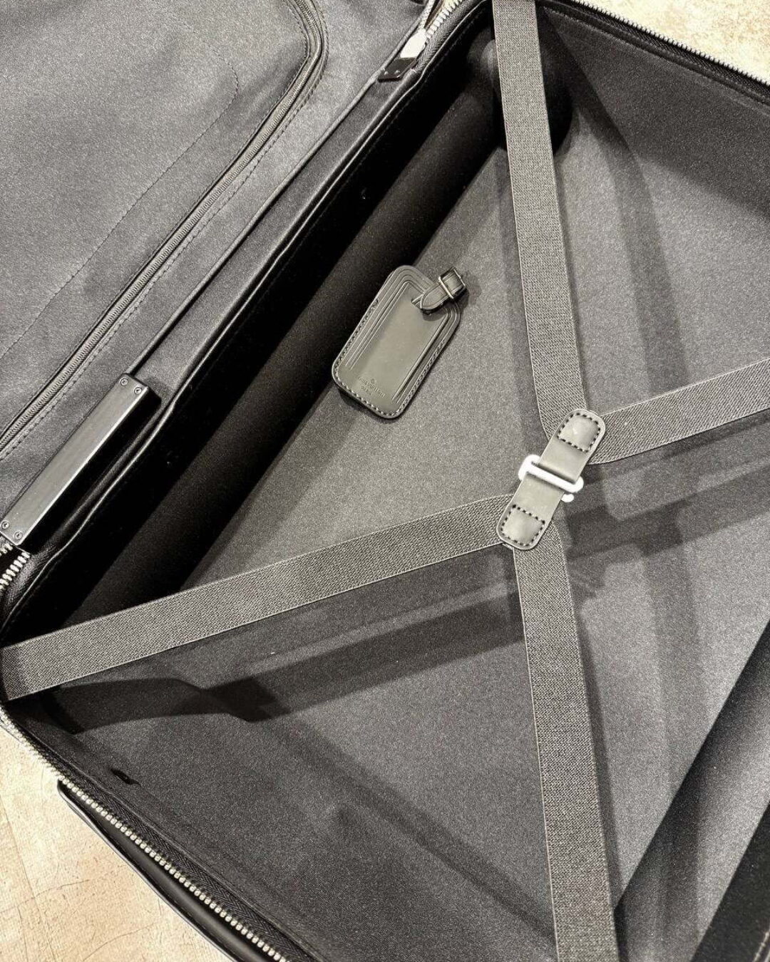 Чемодан Louis Vuitton — изображение 9