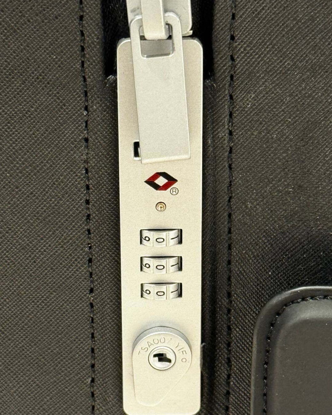 Чемодан Louis Vuitton — изображение 3