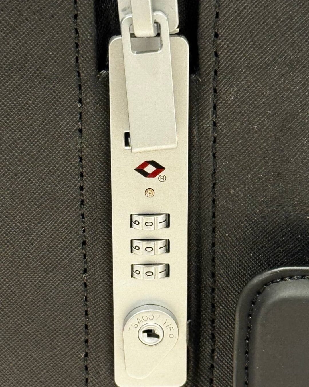 Чемодан Louis Vuitton — изображение 3