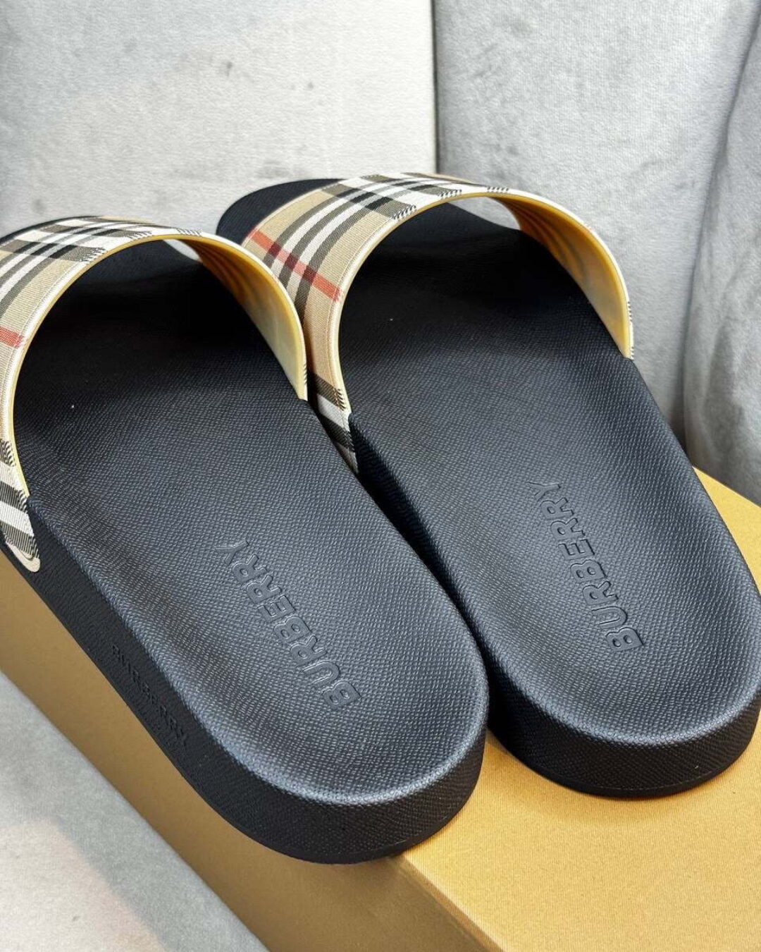 Тапки Burberry — изображение 4