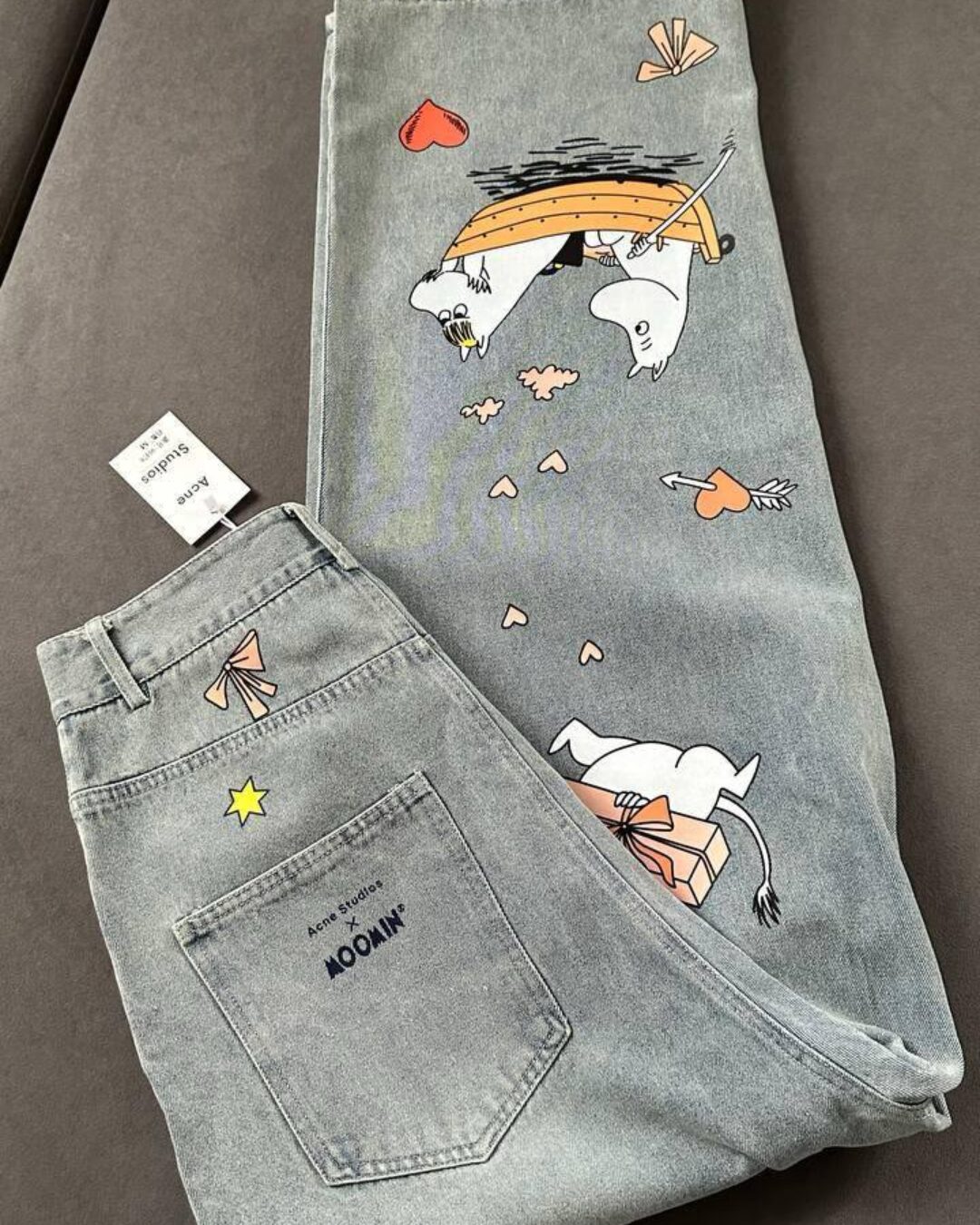 Джинсы Acne x Moomin — изображение 7