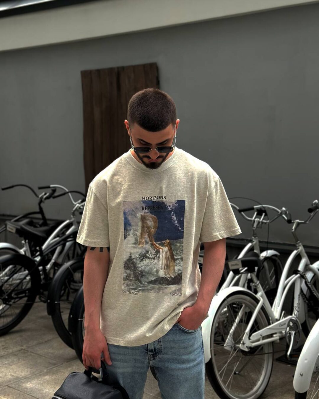 Футболка Represent