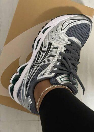 Кроссовки Asics