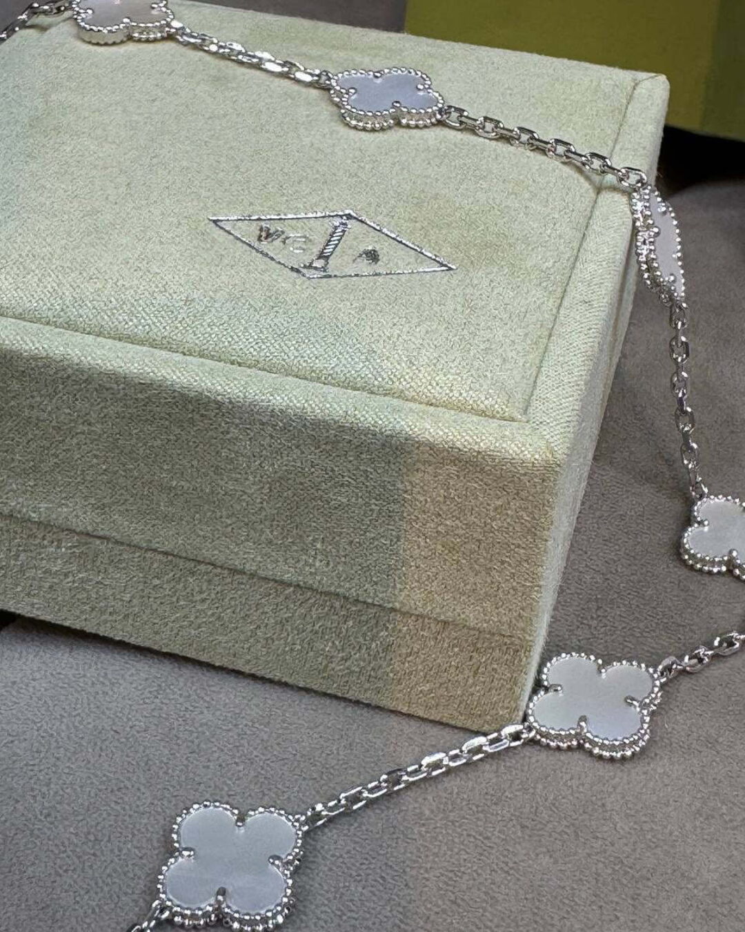 Колье Van Cleef & Arpels Vintage Alhambra (Silver/Reflective/Poly) — изображение 8