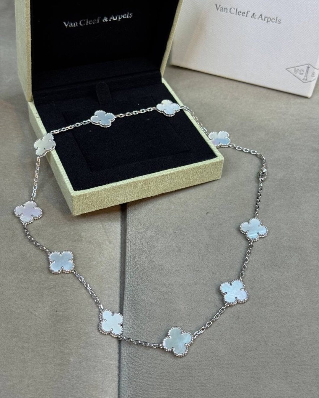 Колье Van Cleef & Arpels Vintage Alhambra (Silver/Reflective/Poly) — изображение 2