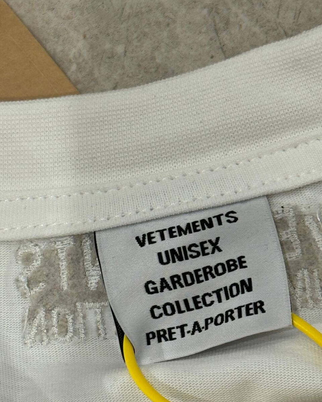 Футболка Vetements You'r Basic T-Shirt — изображение 4