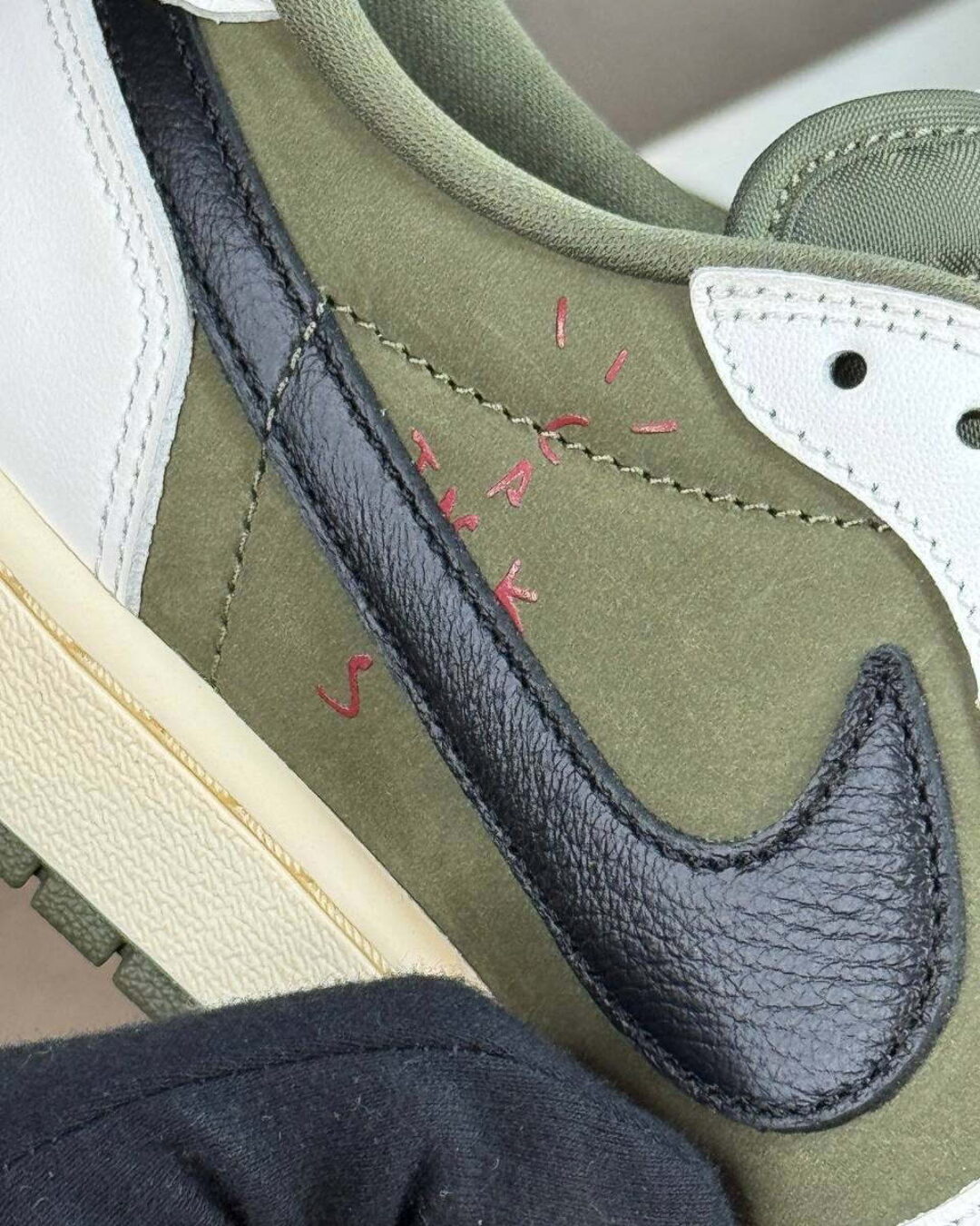 Кеды Travis Scott x Air Jordan 1 Retro Low OG SP Medium Olive — изображение 7