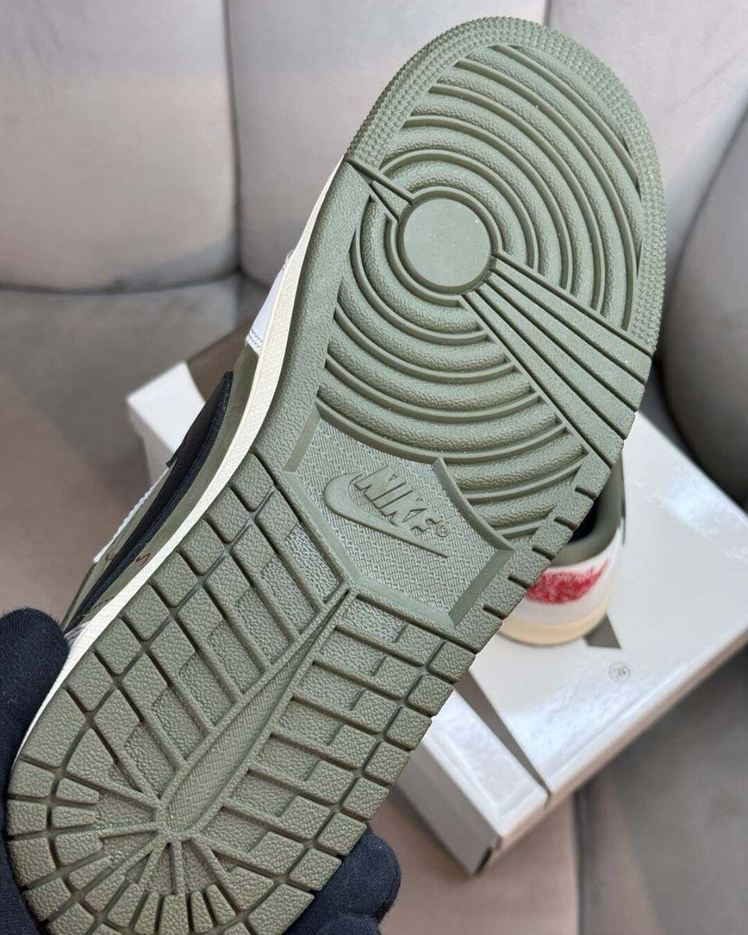 Кеды Travis Scott x Air Jordan 1 Retro Low OG SP Medium Olive — изображение 9