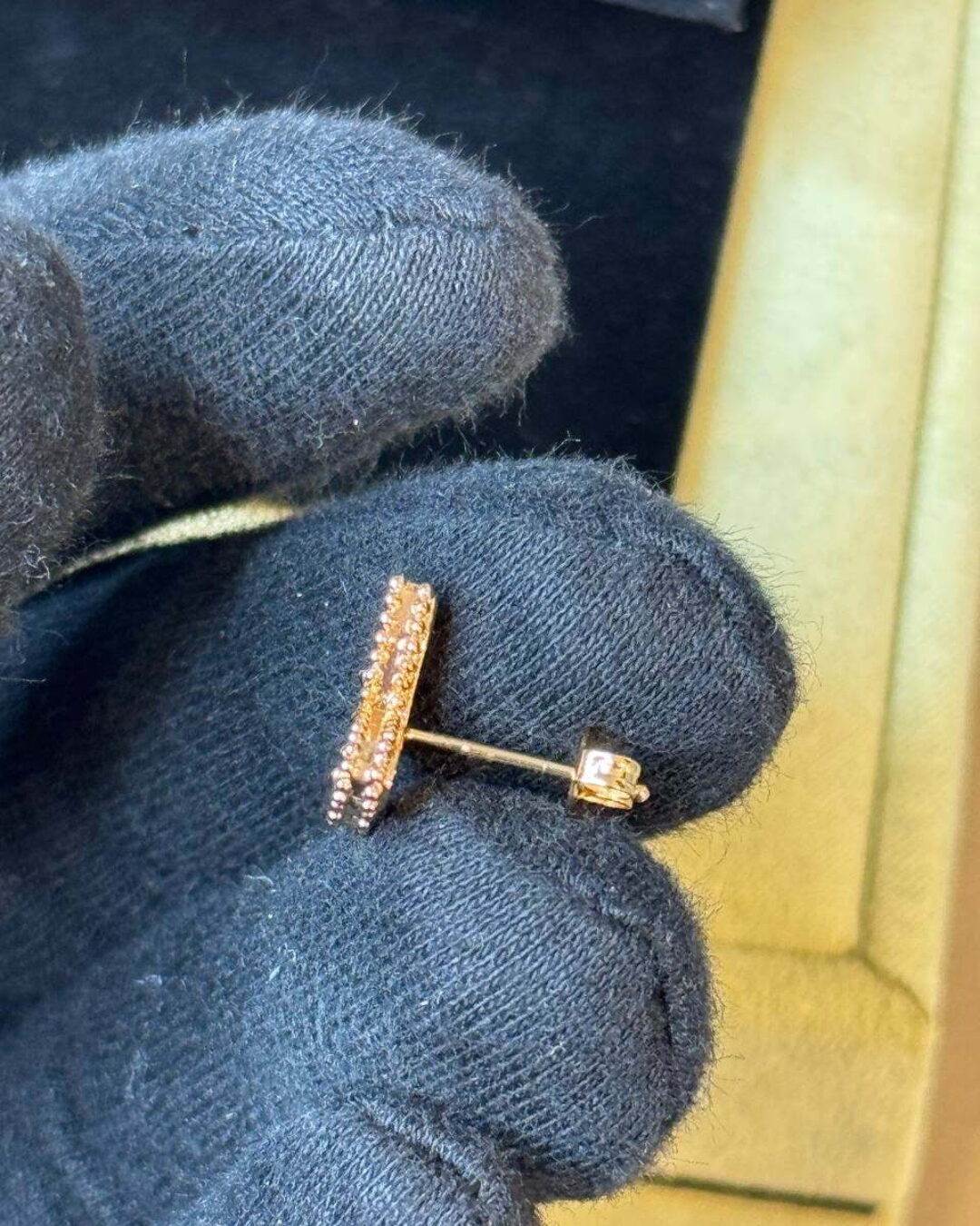 Серьги Van Cleef & Arpels Vintage Alhambra (Gold/White) — изображение 7