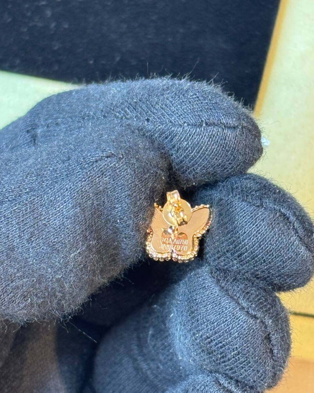 Серьги Van Cleef & Arpels Vintage Alhambra (Gold/White) — изображение 8