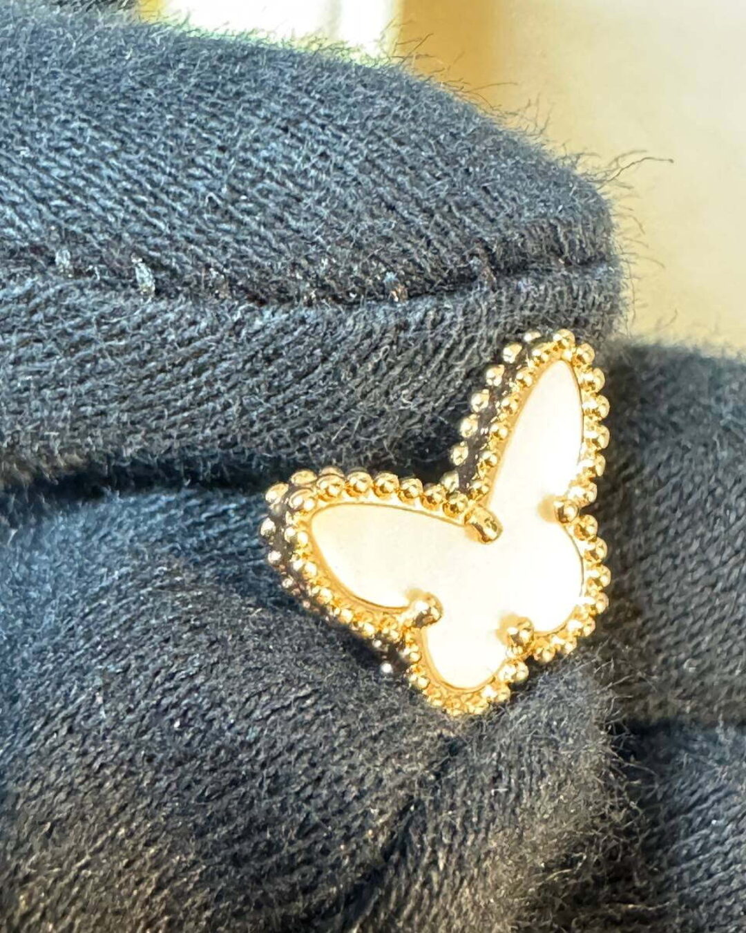 Серьги Van Cleef & Arpels Vintage Alhambra (Gold/White) — изображение 9