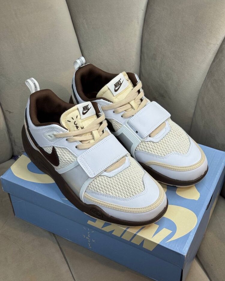 Кроссовки Nike x Travis Scott Zoom Field Jaxx — фото 1