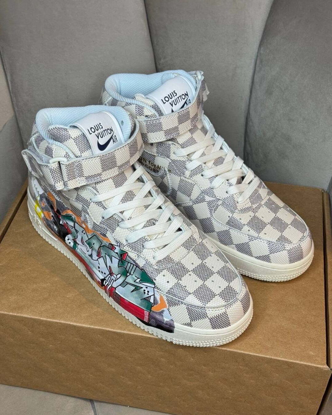 Кроссовки Nike Louis Vuitton x Air Force 1 Mid 'Graffiti' — изображение 7