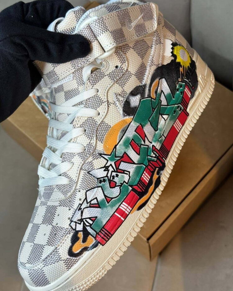 Кроссовки Nike Louis Vuitton x Air Force 1 Mid 'Graffiti' — фото 1