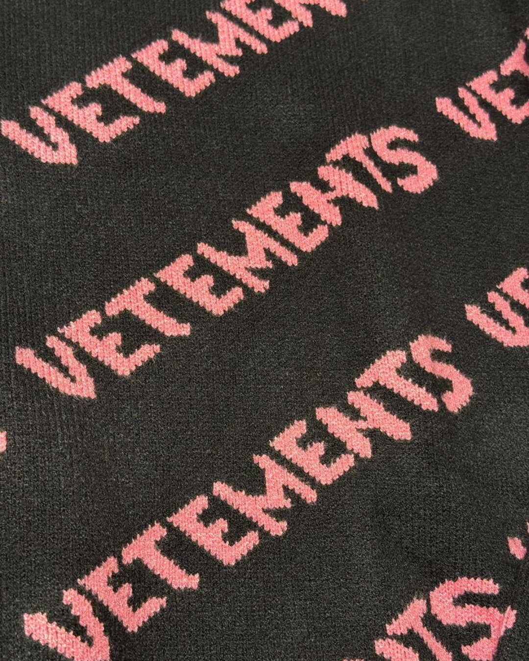 Свитер Vetements — изображение 10