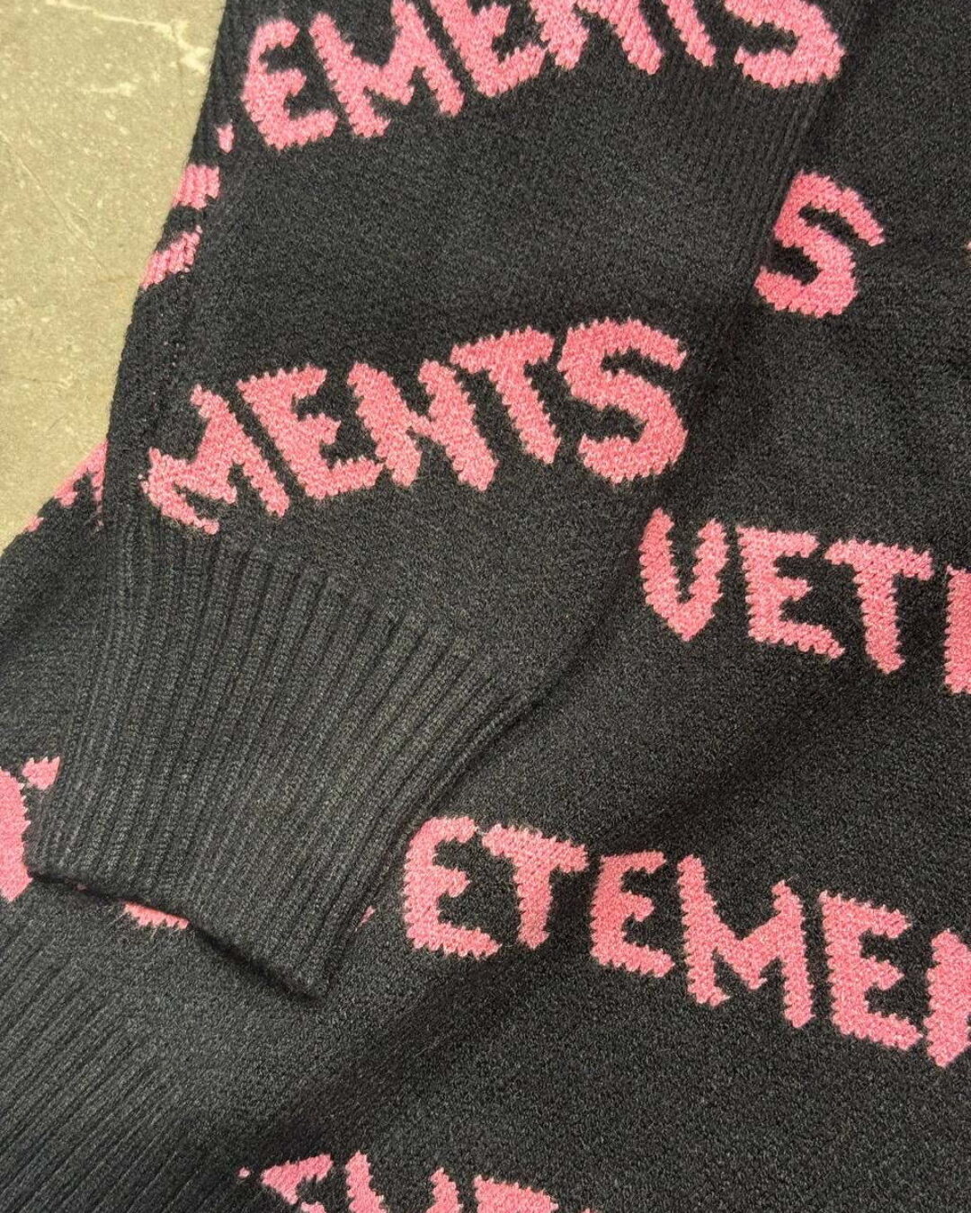 Свитер Vetements — изображение 9