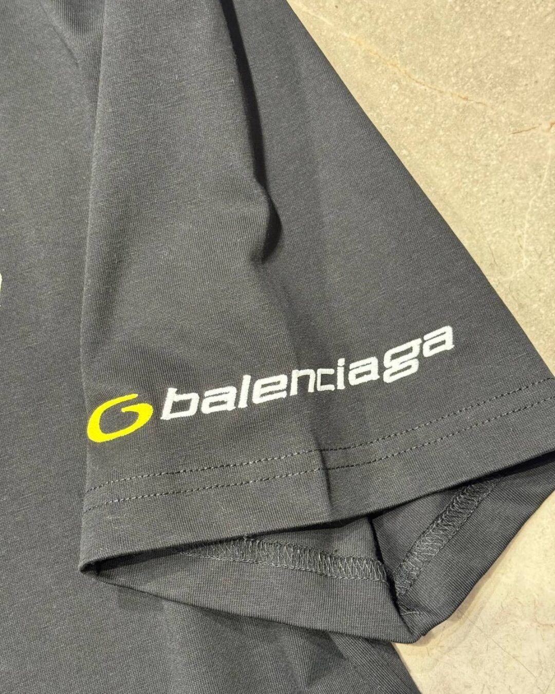 Футболка Balenciaga — изображение 9