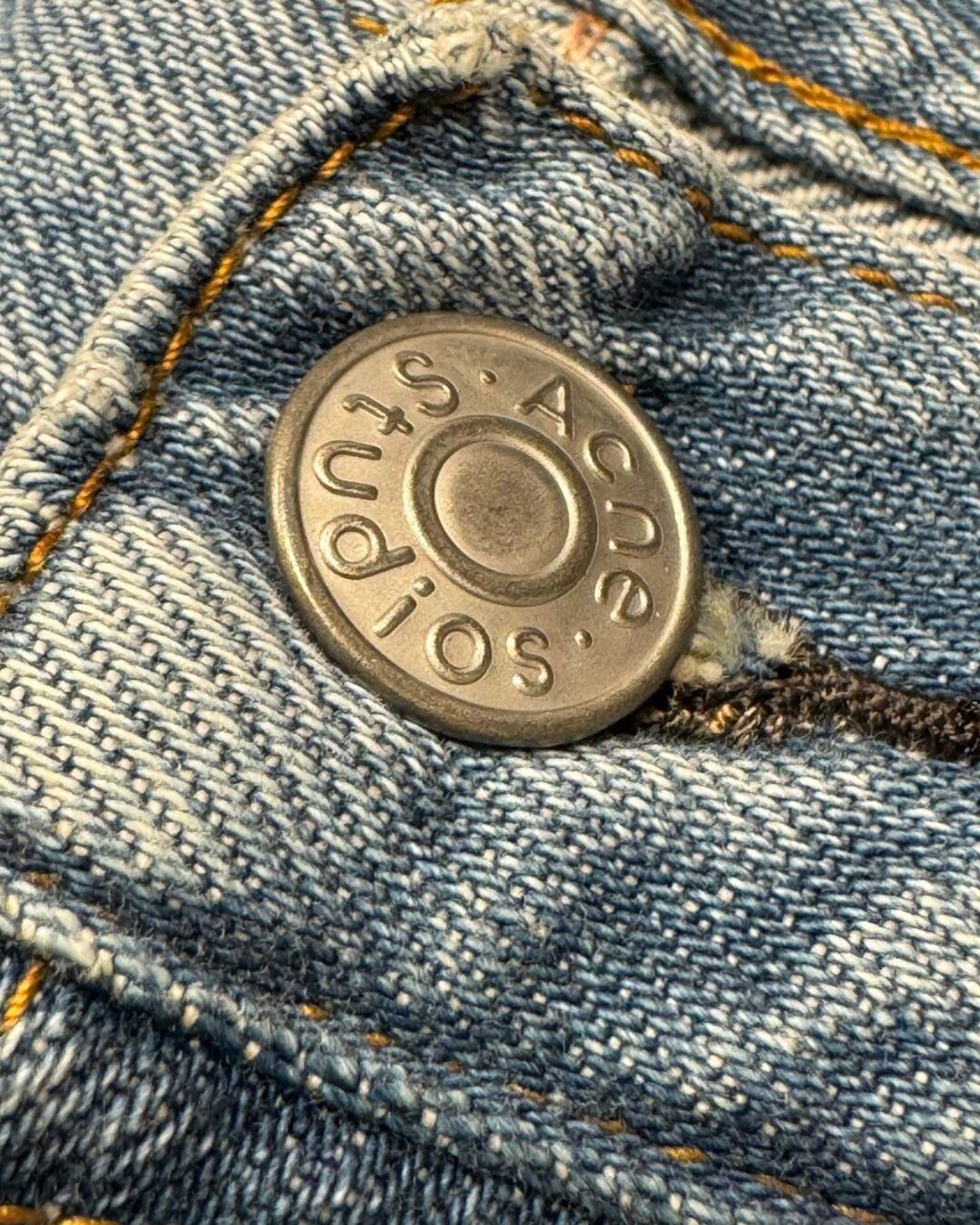 Джинсы Acne Studios — изображение 8