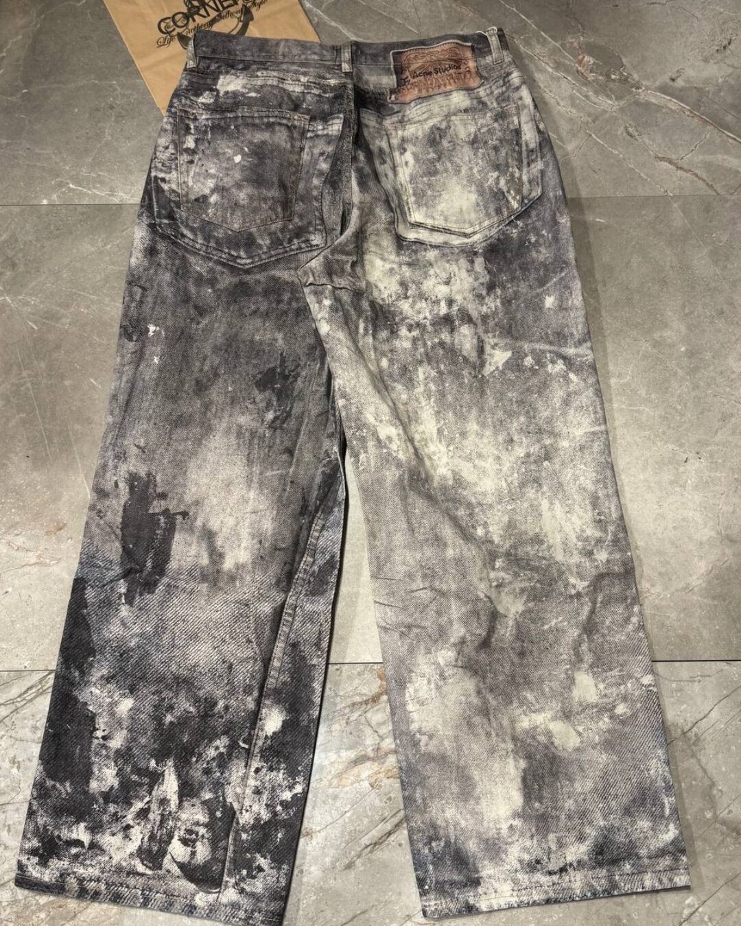 Джинсы Acne Studios — изображение 2