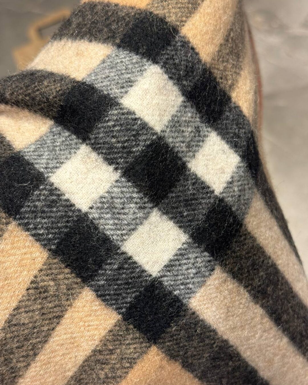 Шарф-пончо Burberry — изображение 10