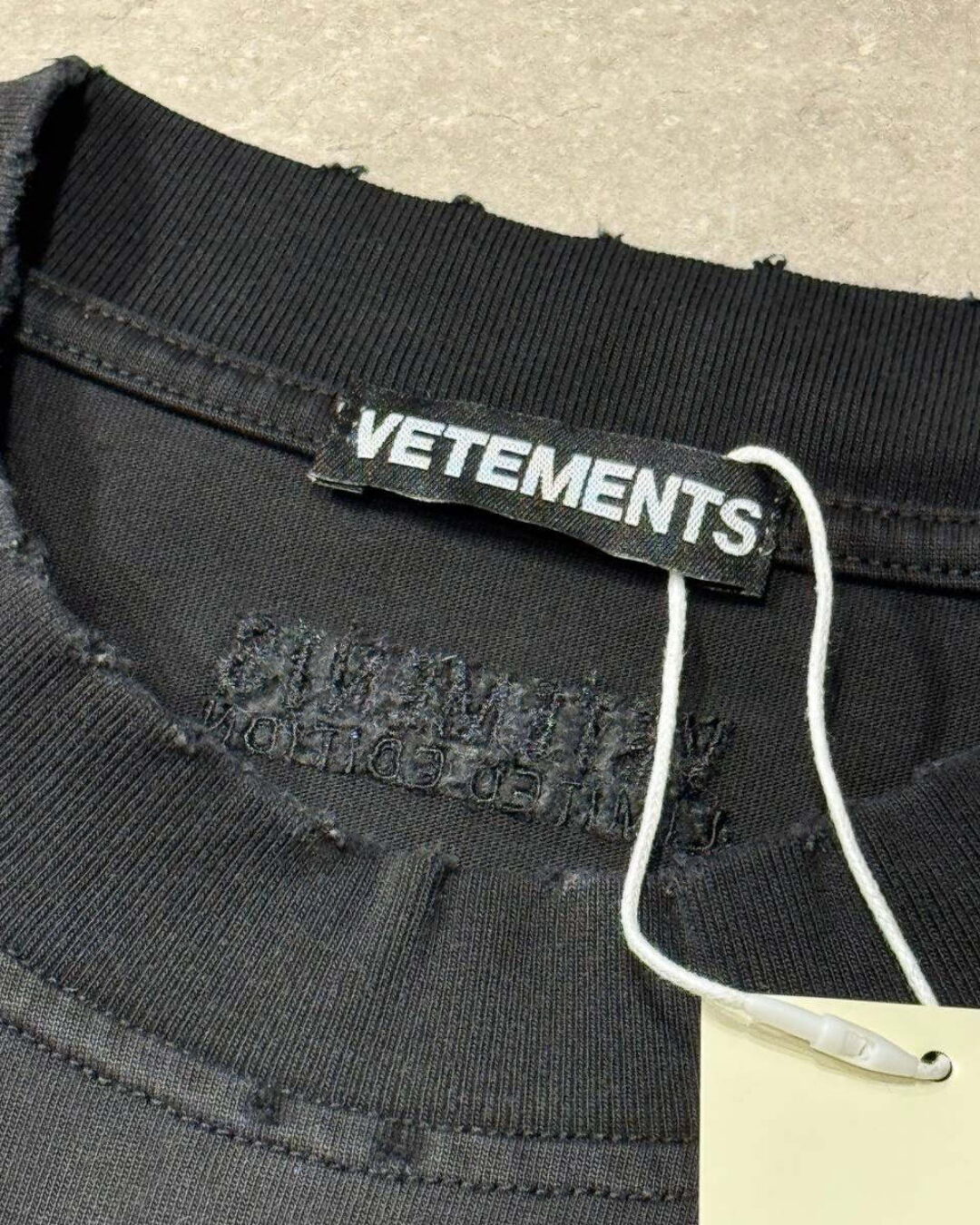 Футболка Vetements Logos — изображение 6