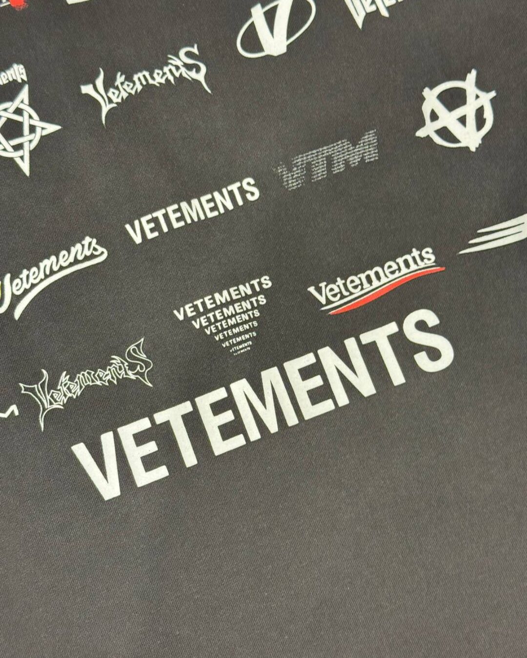 Футболка Vetements Logos — изображение 8