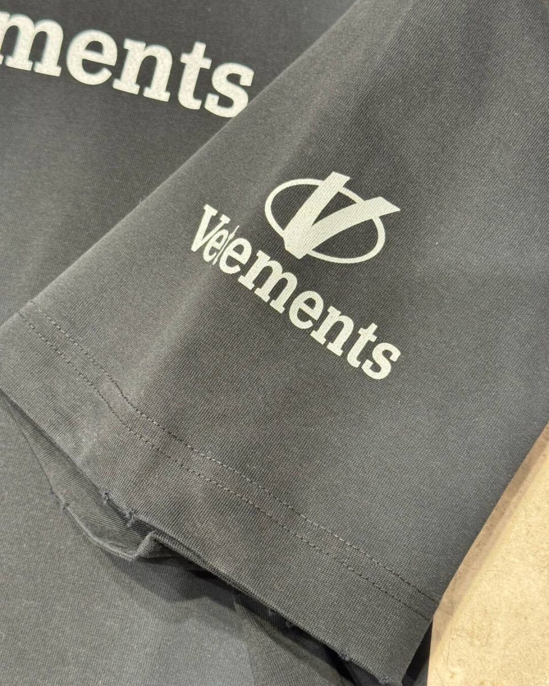 Футболка Vetements — изображение 9