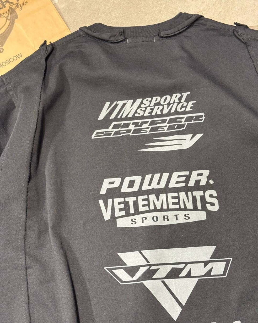 Футболка Vetements Logos — изображение 10