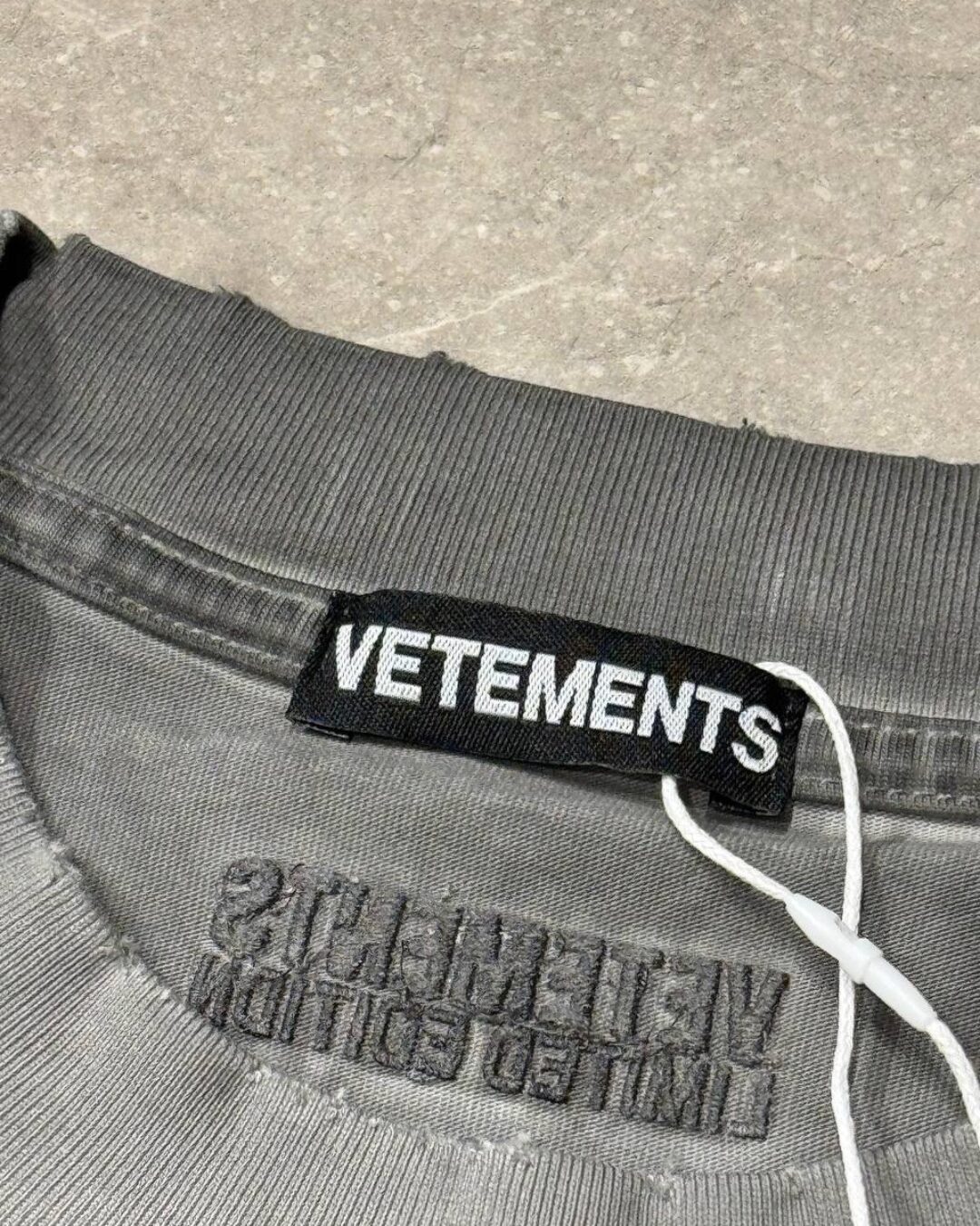 Футболка Vetements Logos — изображение 9