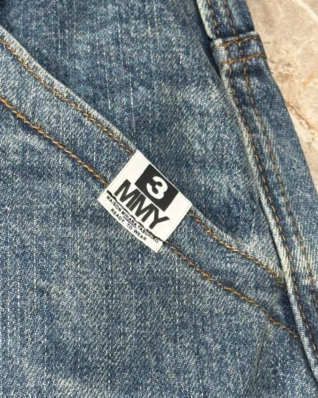 Джинсы Maison Mihara — изображение 6