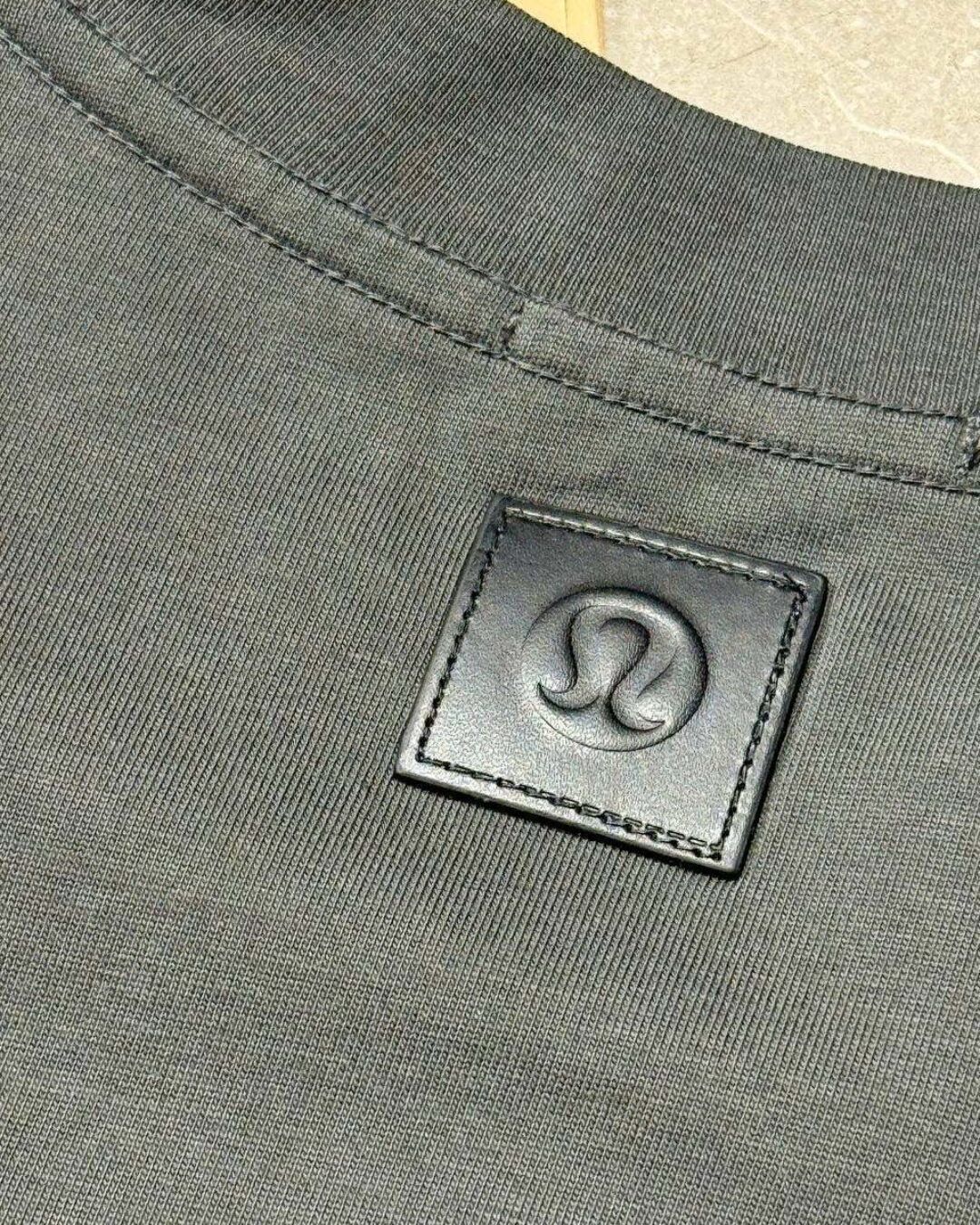 Футболка Lululemon — изображение 7
