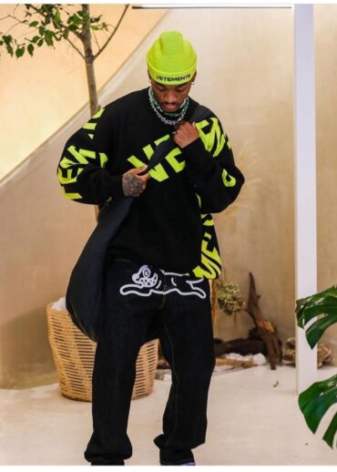 Свитер Vetements