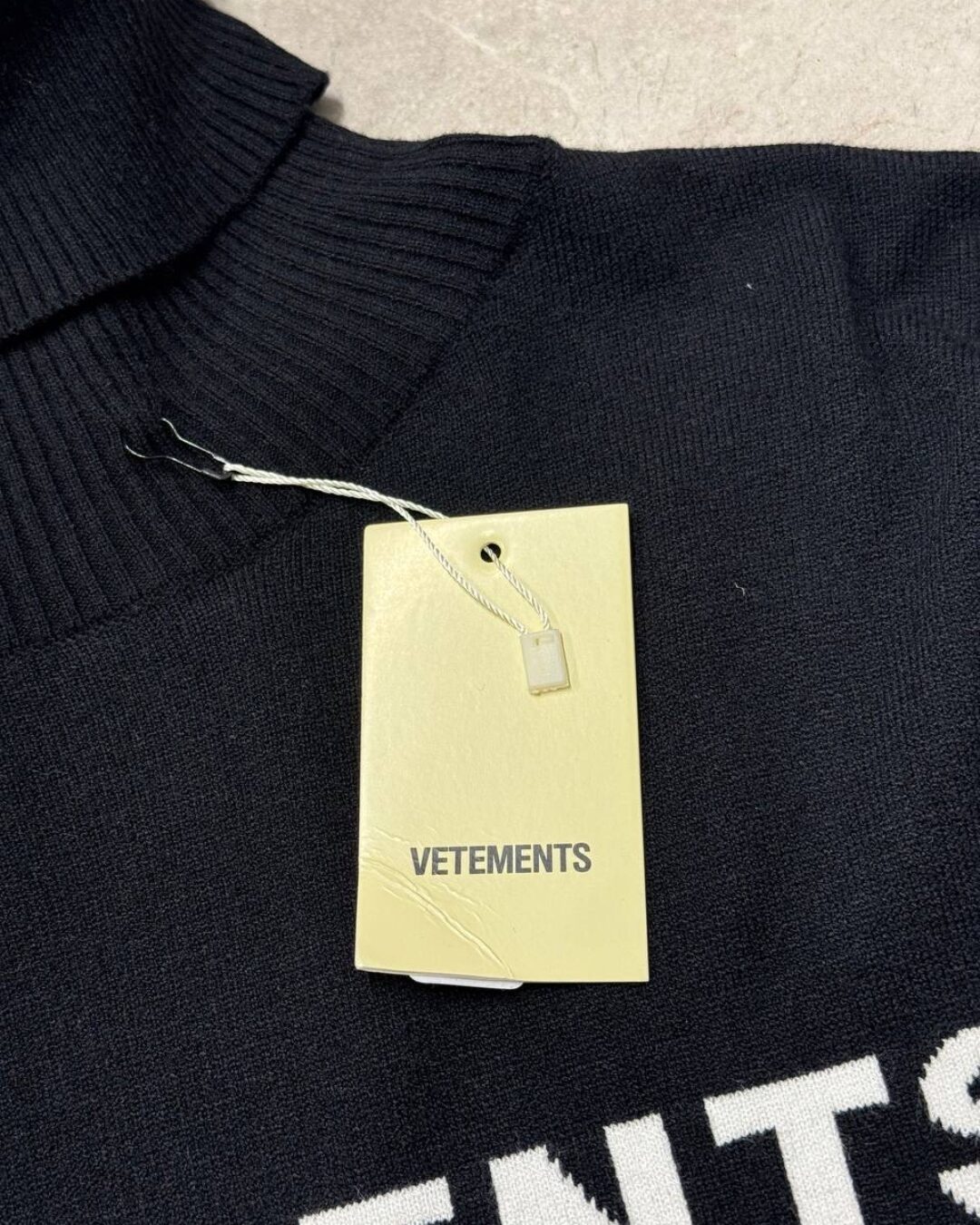 Свитер Vetements — изображение 9