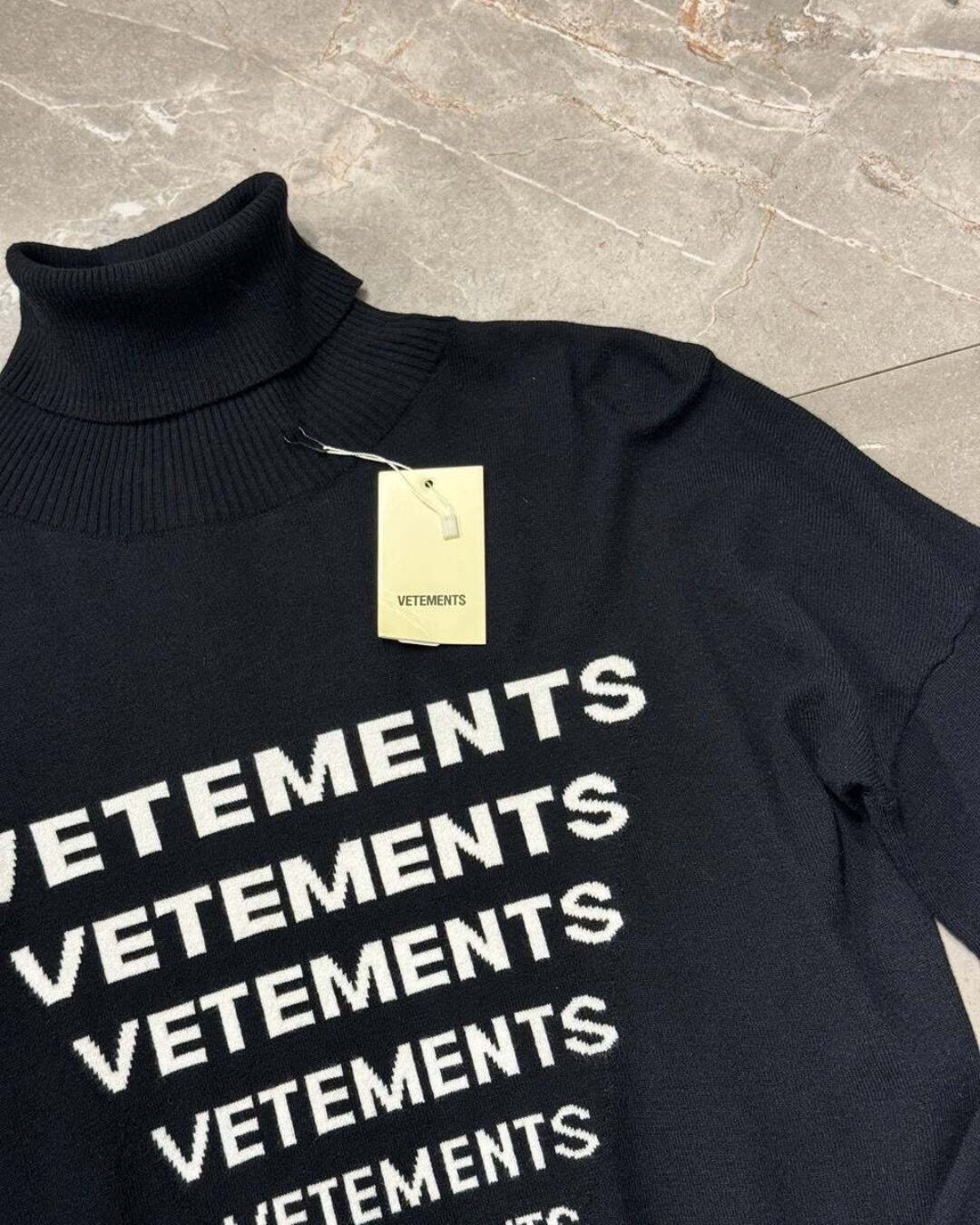Свитер Vetements — изображение 3