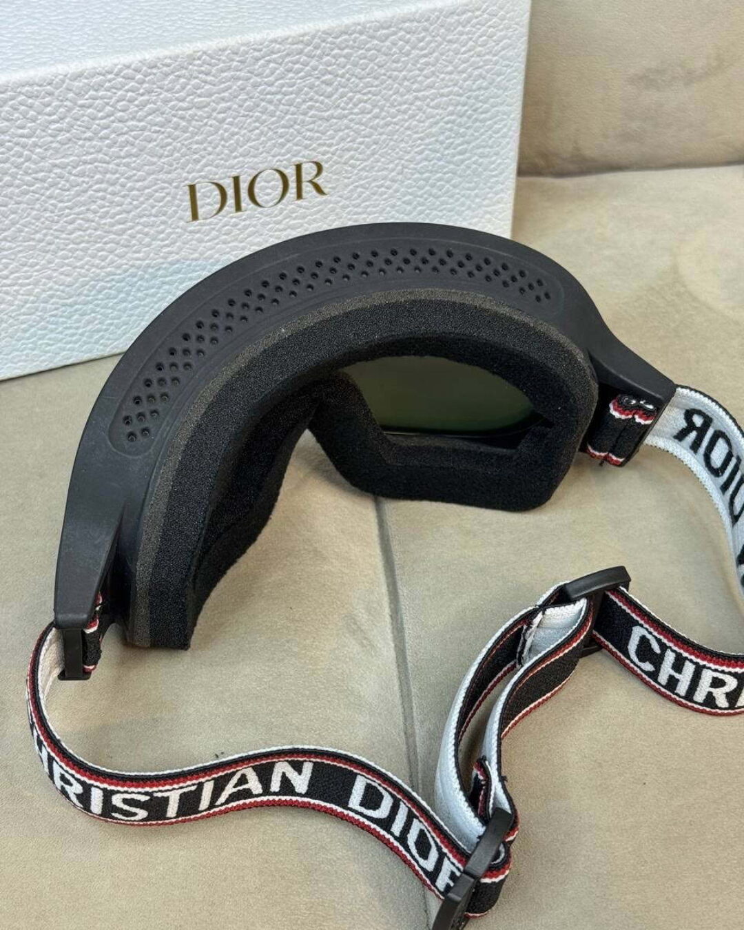 Горнолыжные очки Dior — изображение 3