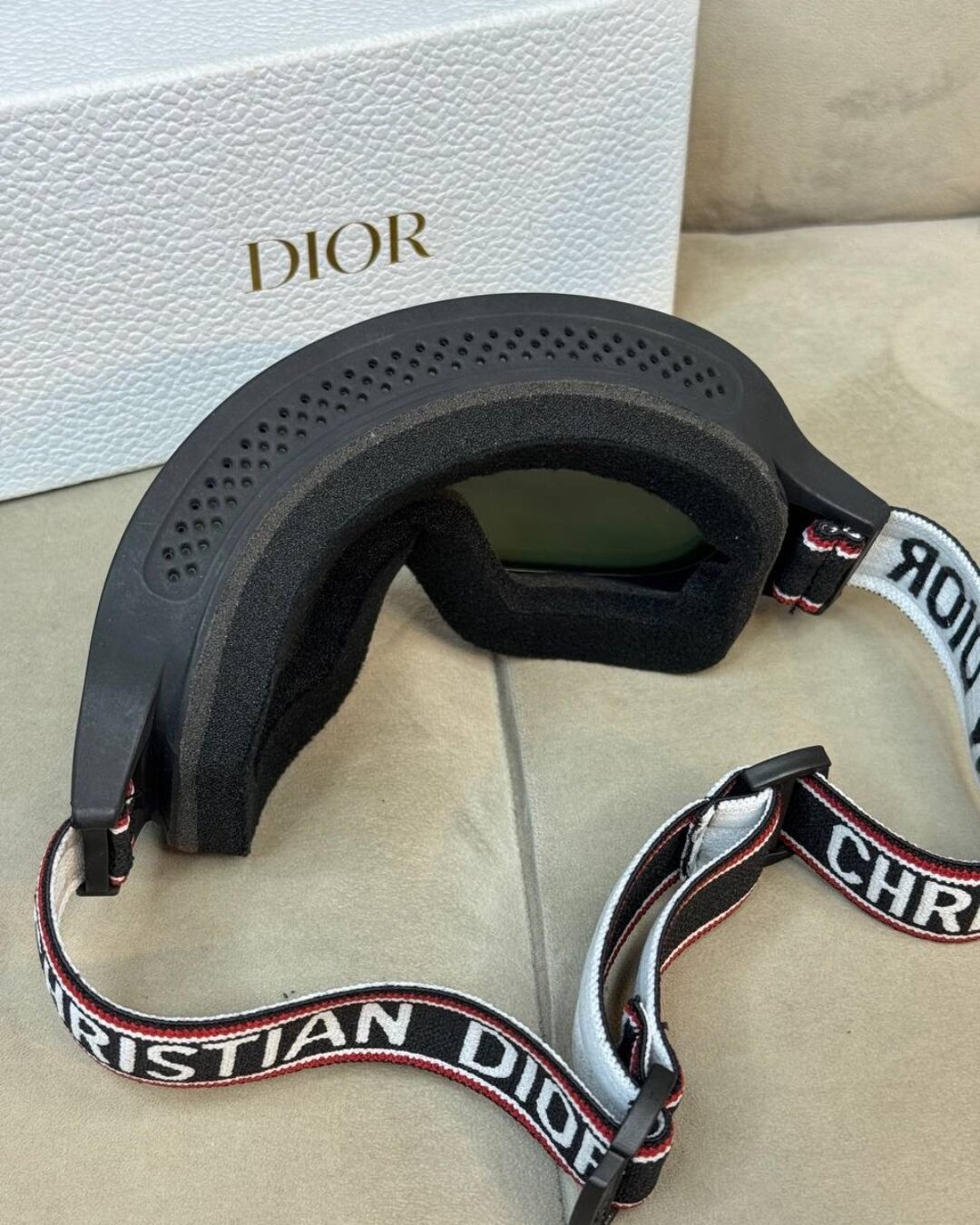 Горнолыжные очки Dior — изображение 3