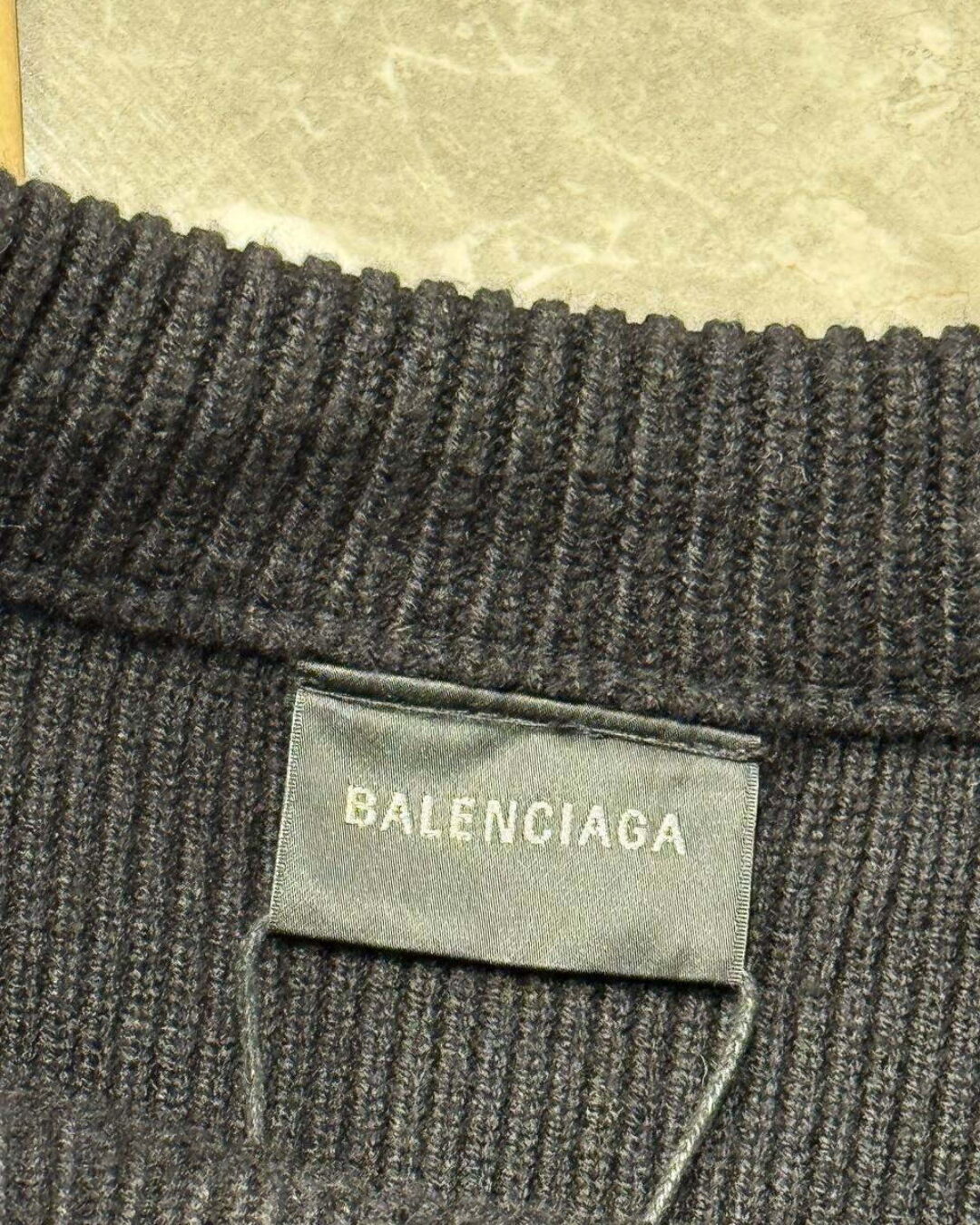 Свитер Balenciaga — изображение 4