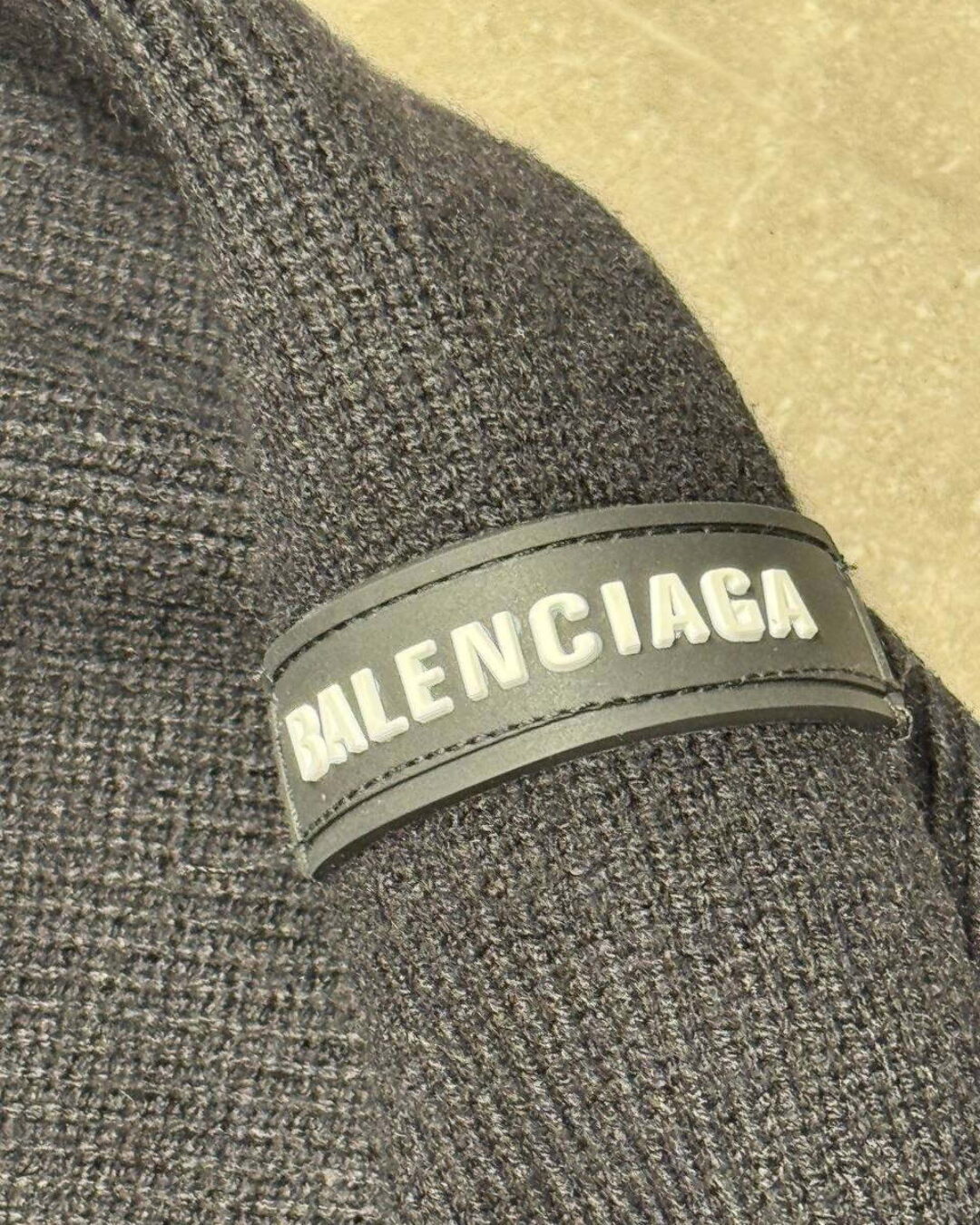 Свитер Balenciaga — изображение 6