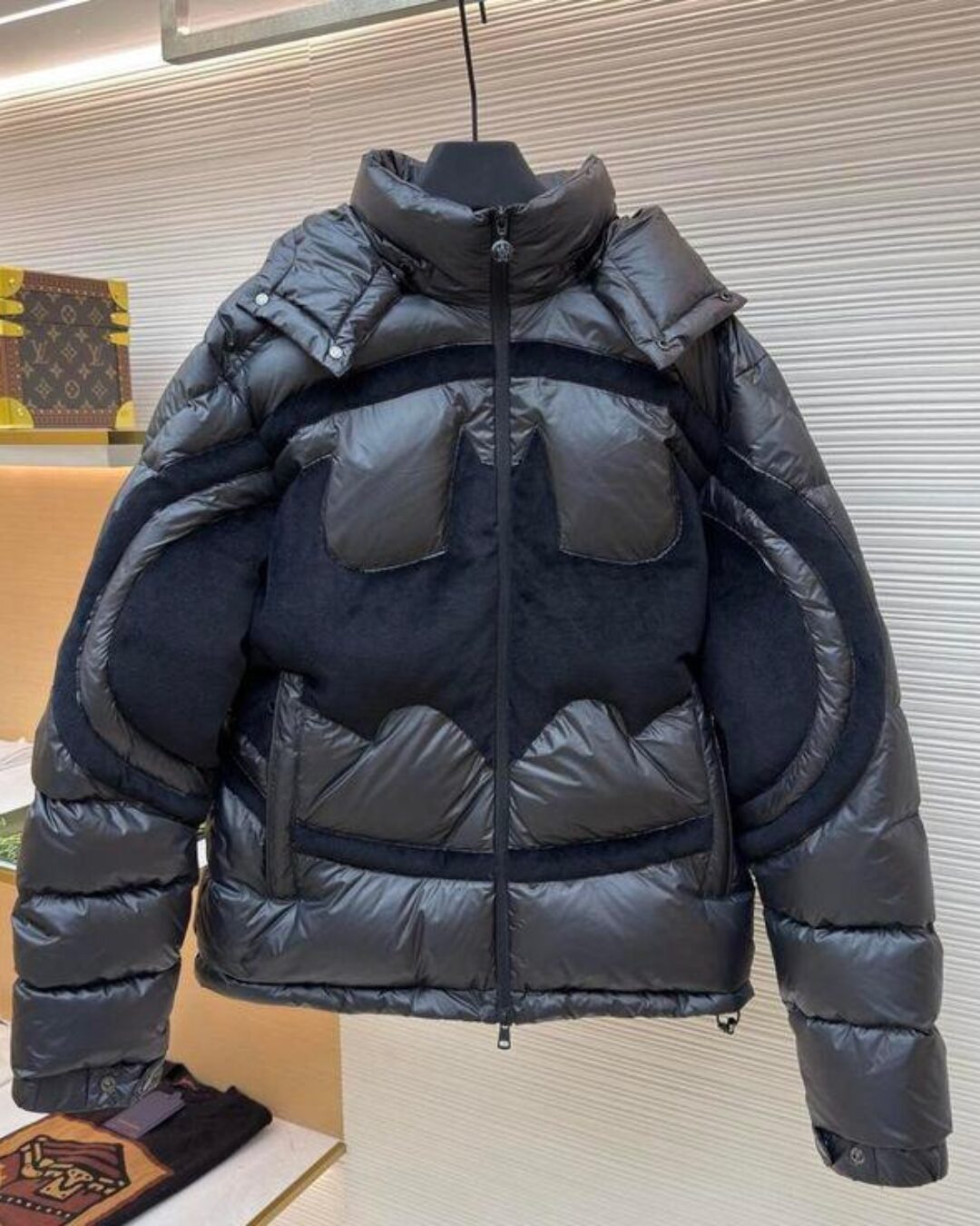 Пуховик Moncler X Batman — изображение 4