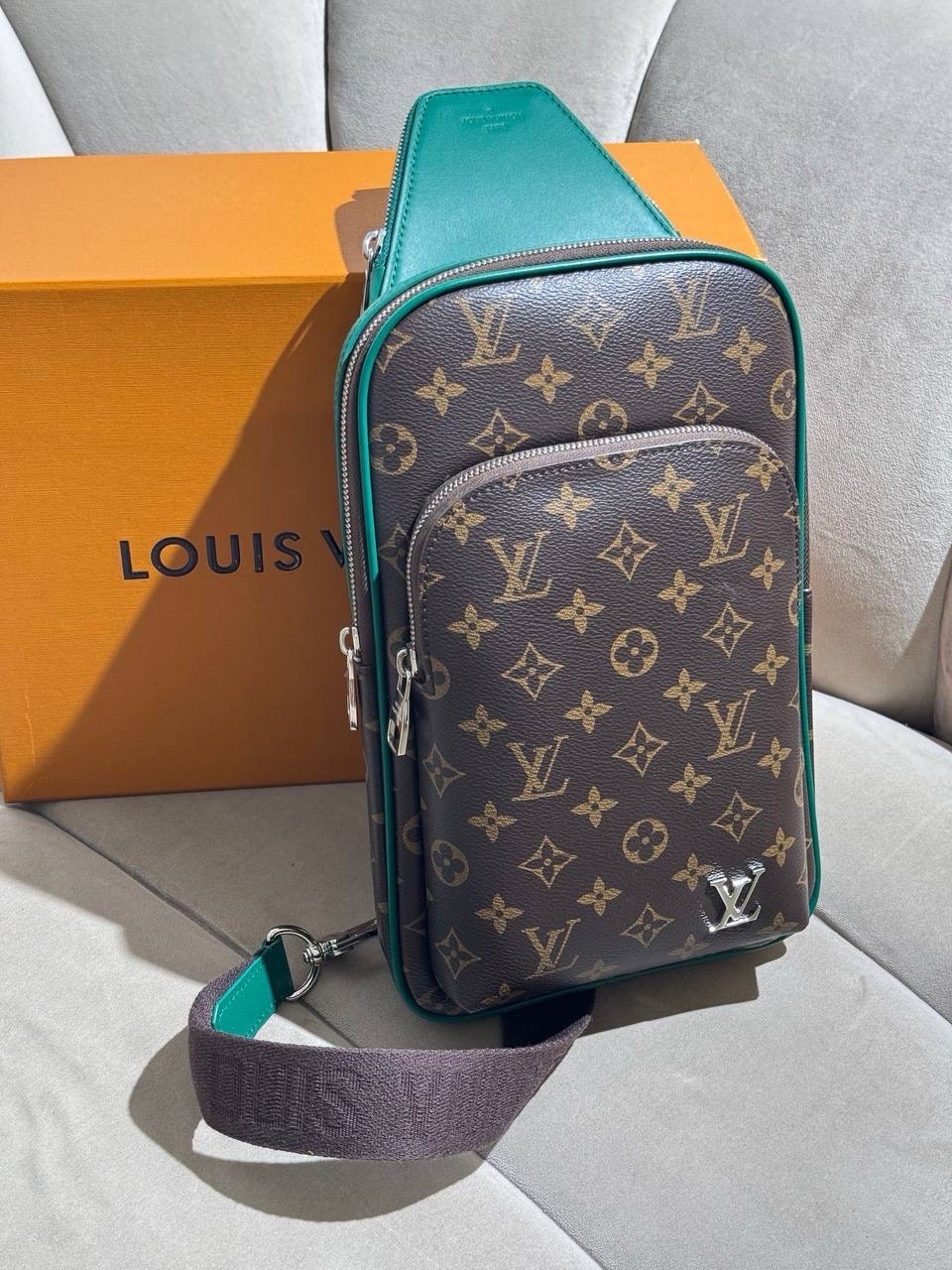 Сумка Louis Vuitton Avenue — фото 1