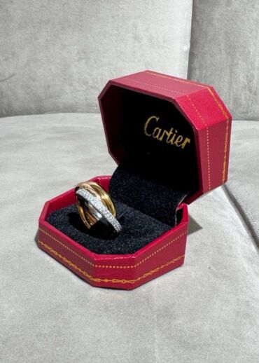 Кольцо Cartier Trinity Камни