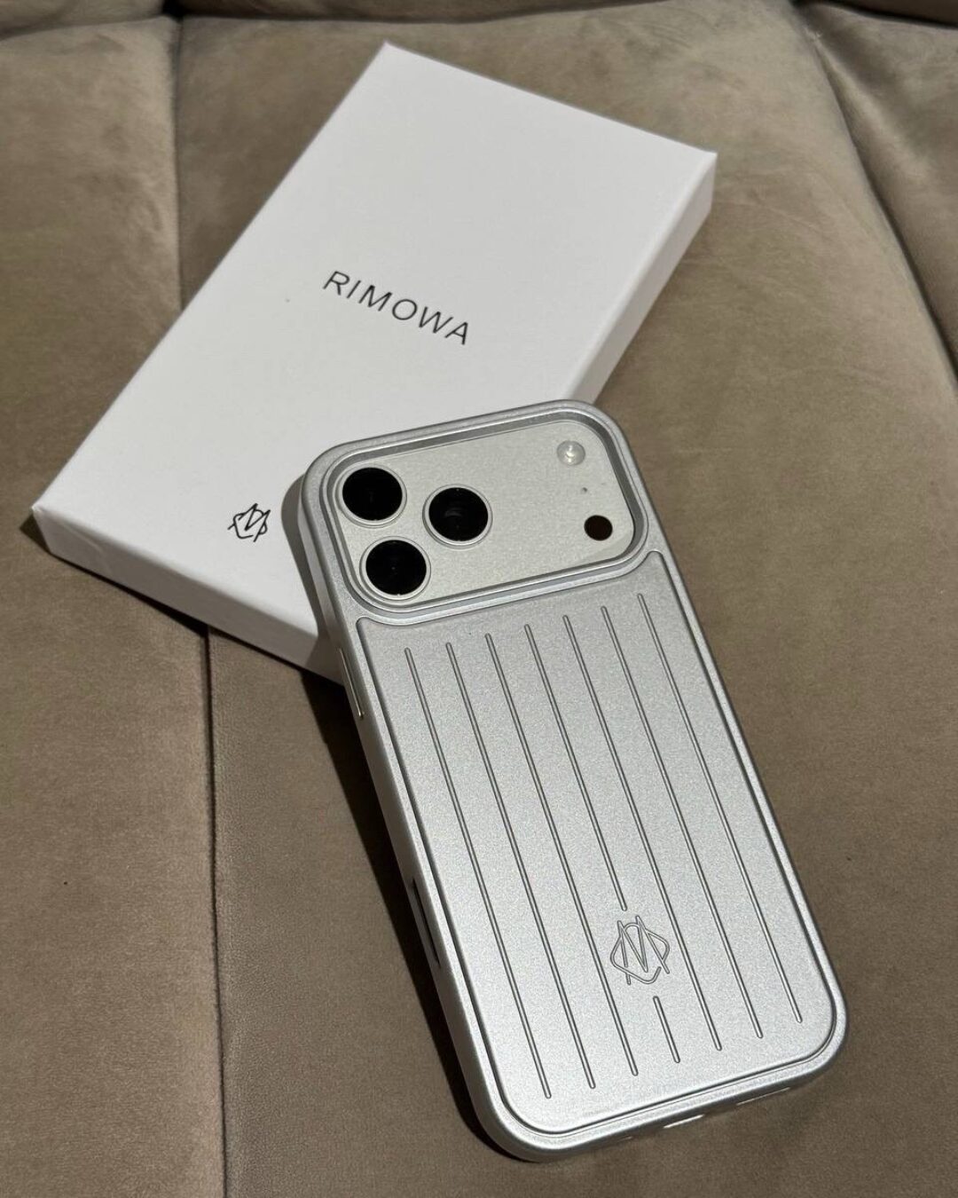 Чехол Rimowa (IPhone 17 Pro Max) — изображение 7