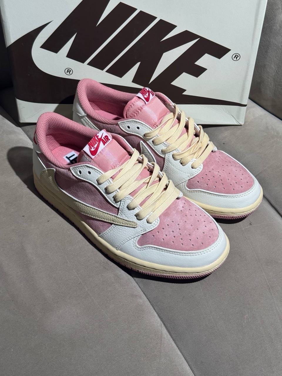 Кеды Travis Scott X Air Jordan 1 OG Sail Shy Pink — фото 1