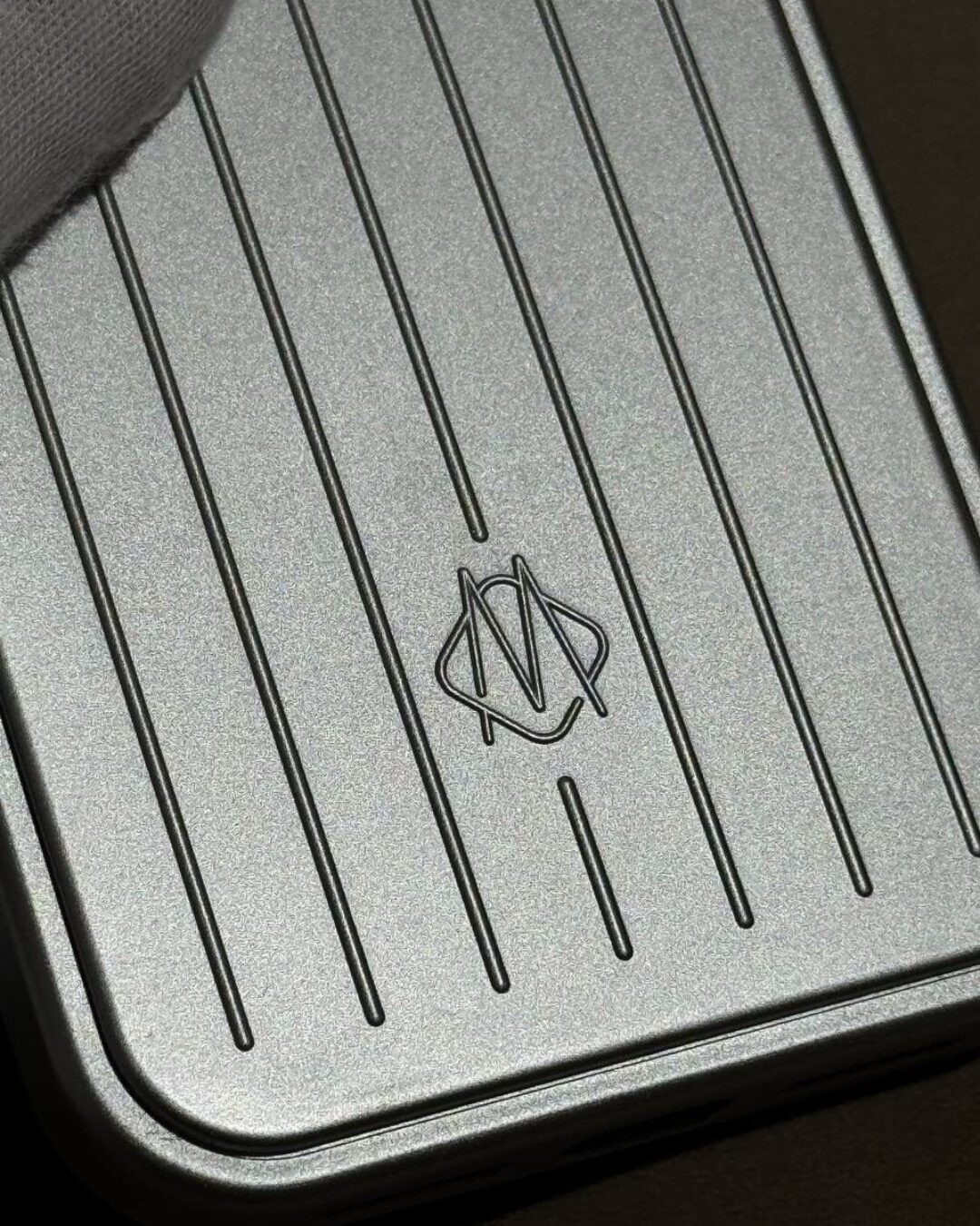 Чехол Rimowa (IPhone 17 Pro Max) — изображение 9