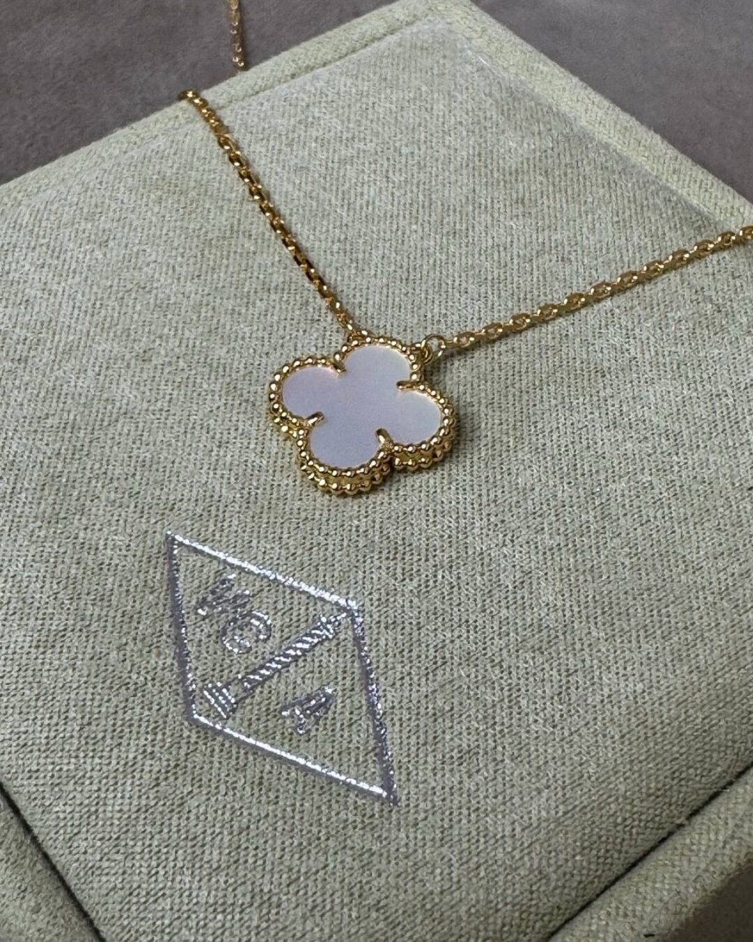 Колье Van Cleef & Arpels Vintage Alhambra (Gold/White/Mono — изображение 2