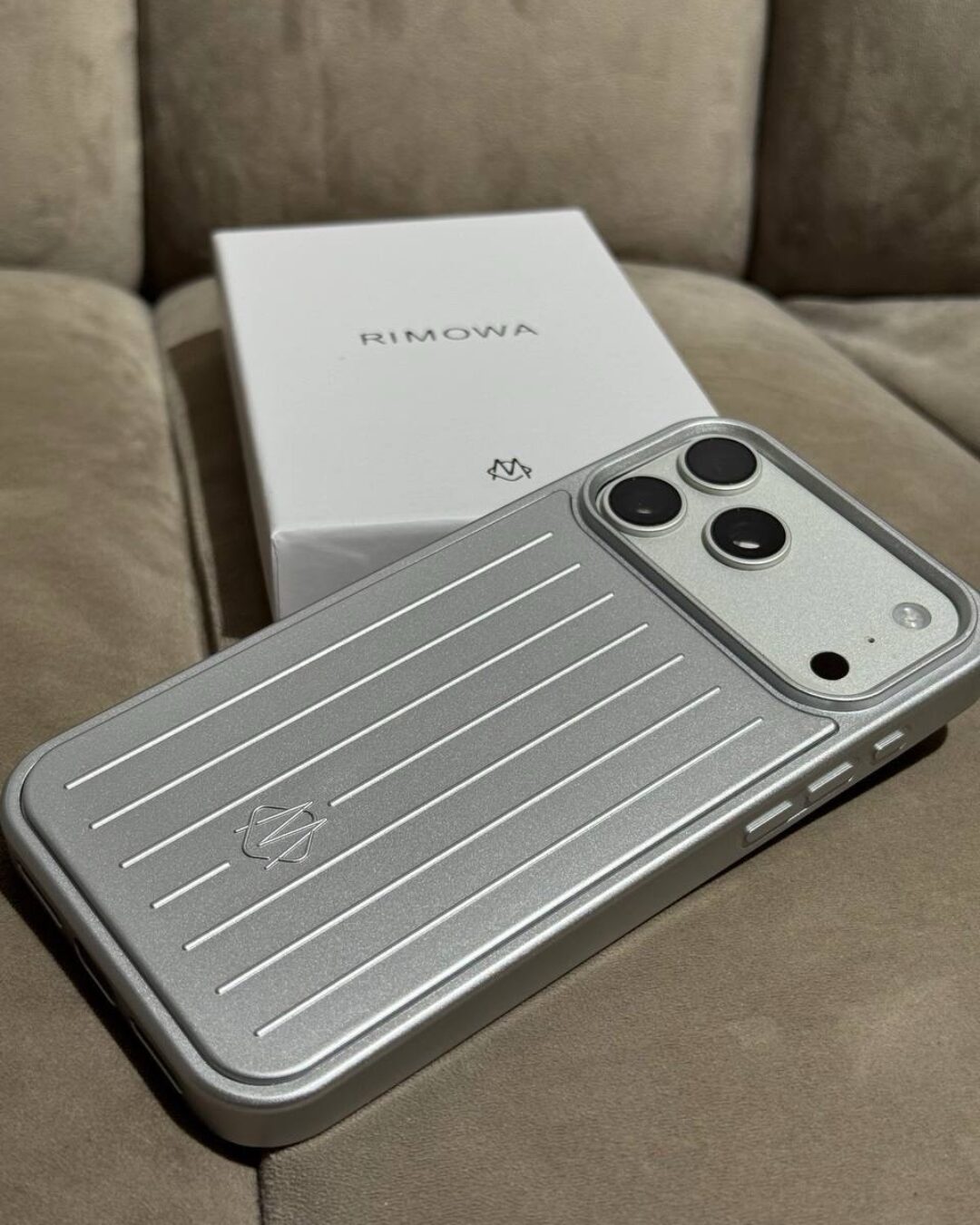 Чехол Rimowa (IPhone 17 Pro Max) — изображение 2