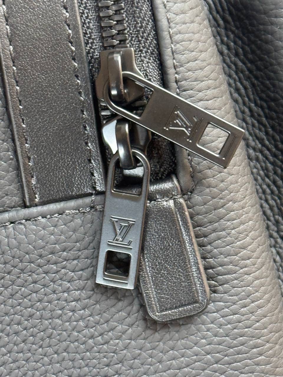 Рюкзак Louis Vuitton Takeoff — фото 9